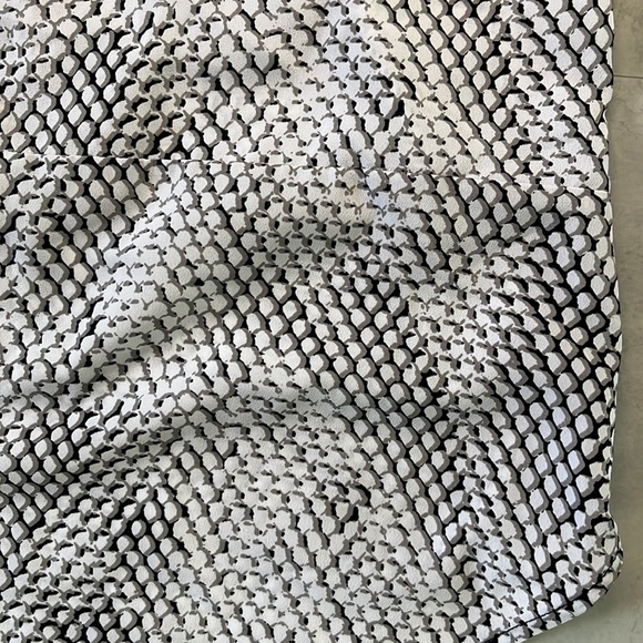 Michael Kors  NWOT   Abstract print blouse scoopneck      Sleeveless      Size S - Picture 10 of 13